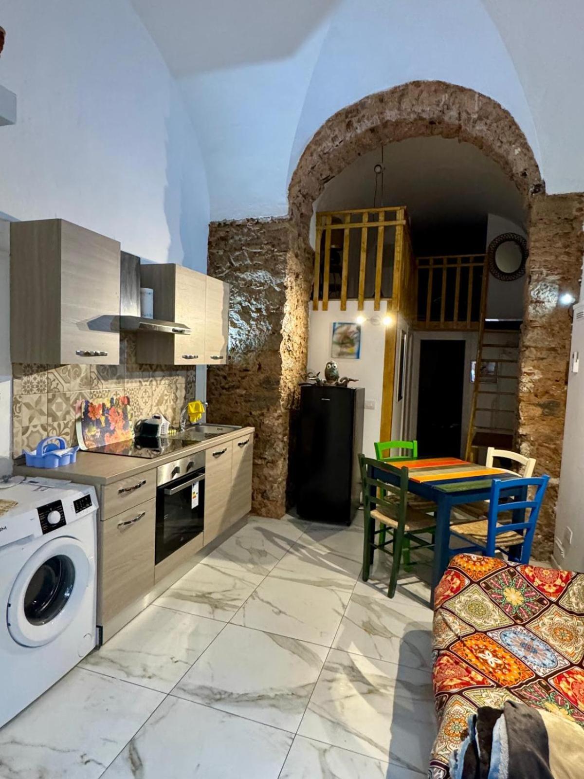 Casa vacanze Finicchia Art House Aeroporto di Catania Fontana Rossa